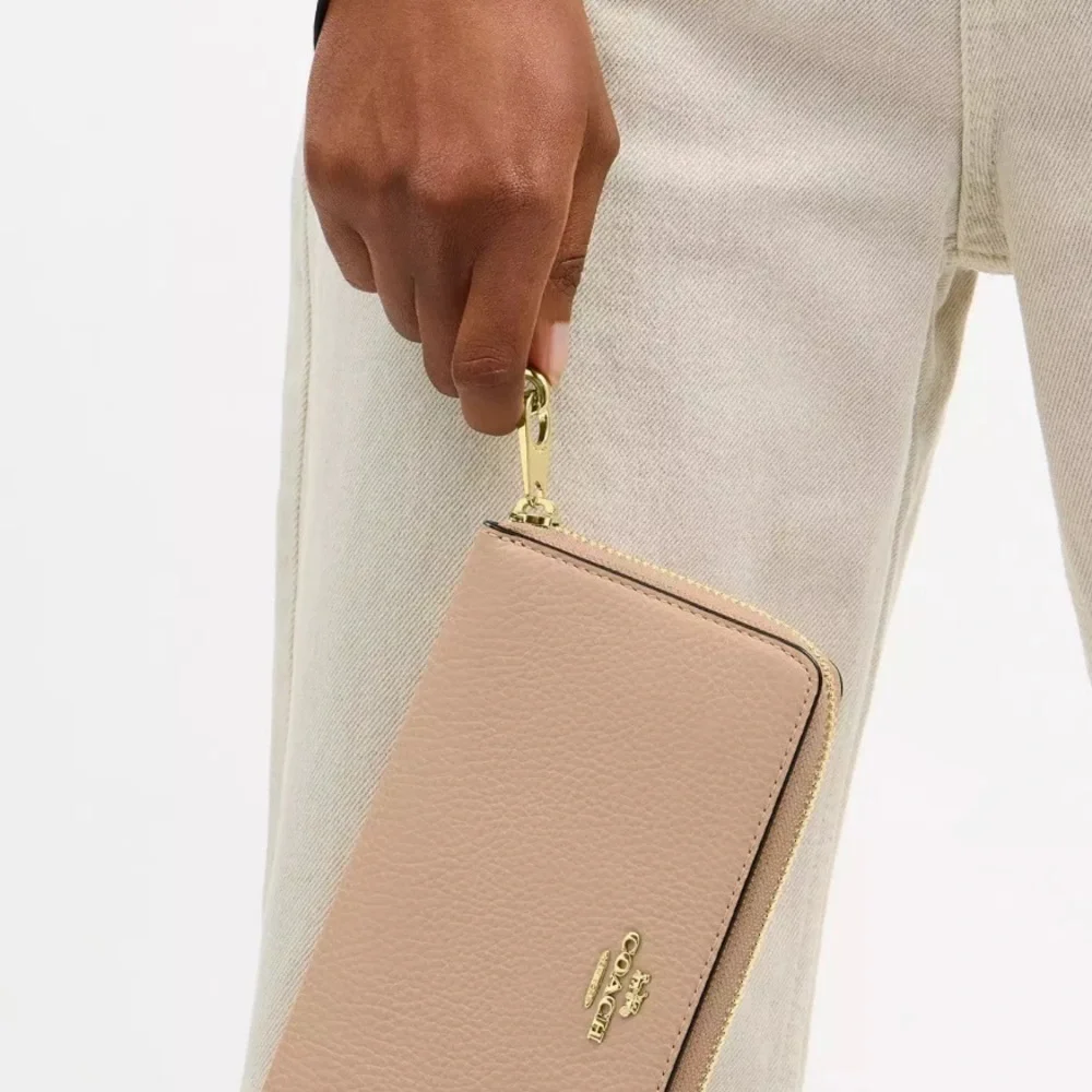 NEW Coach pastel pink leather zip around Wallet wristlet PERFECT!!